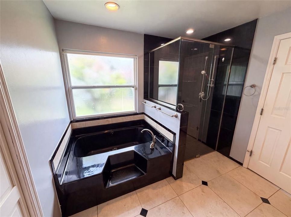 Activo con contrato: $440,000 (4 camas, 2 baños, 1822 Pies cuadrados)