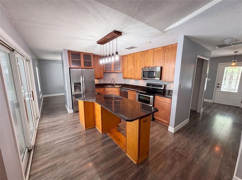 Activo con contrato: $440,000 (4 camas, 2 baños, 1822 Pies cuadrados)