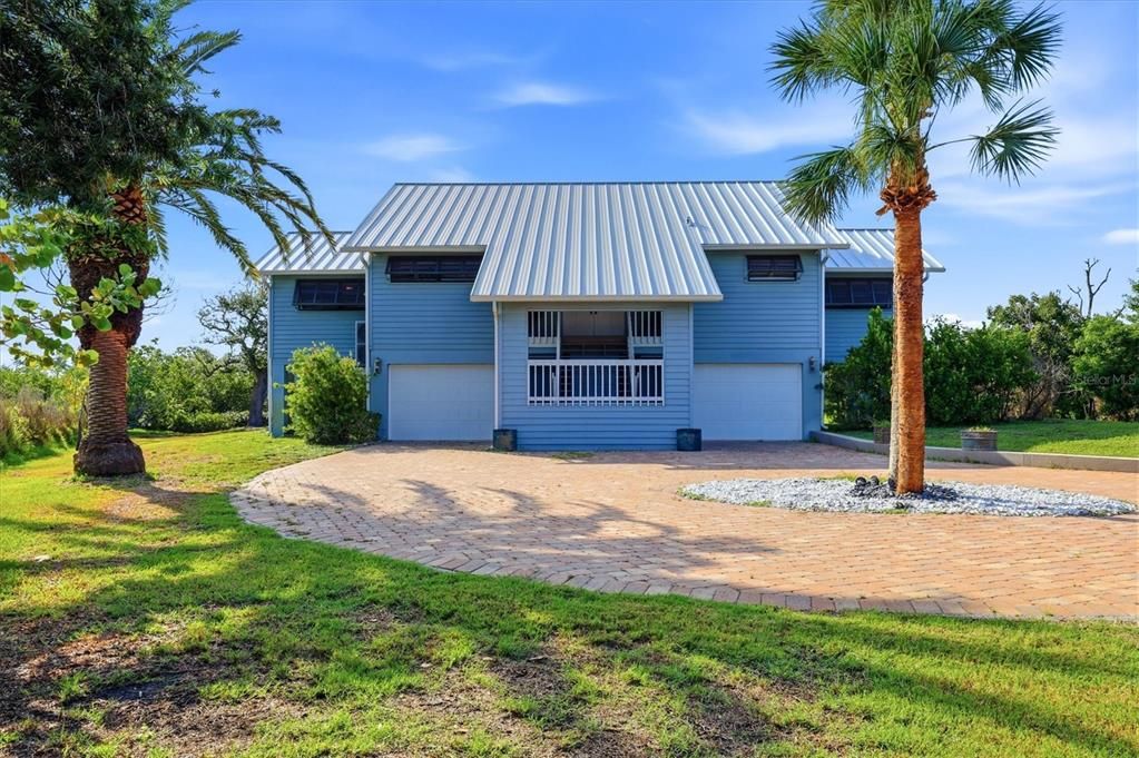 For Sale: $950,000 (3 beds, 2 baths, 2013 Square Feet)