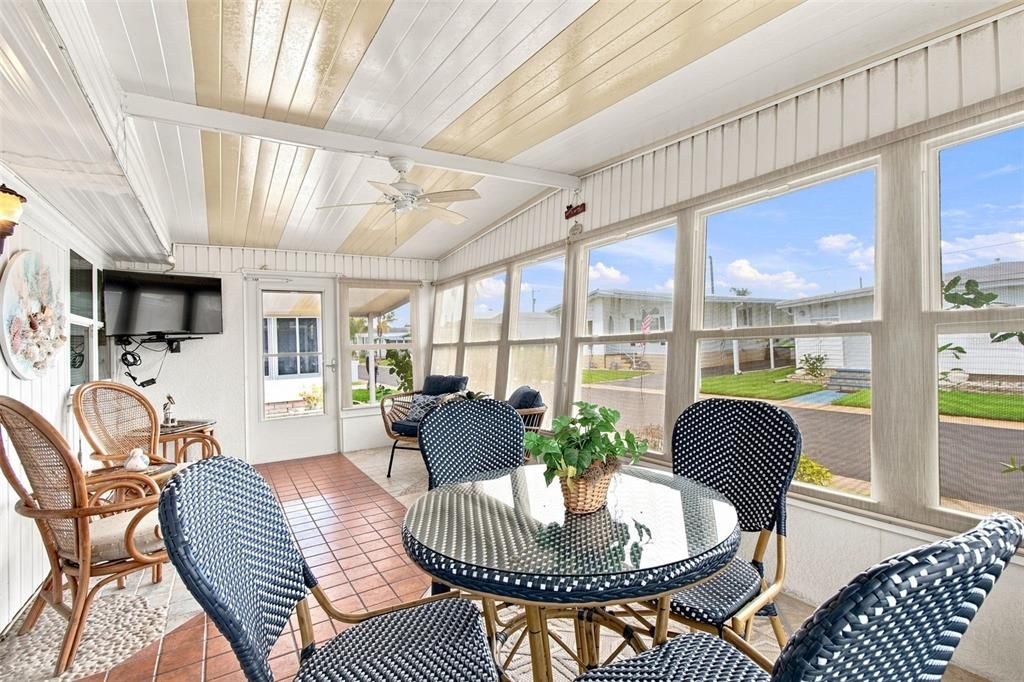 En Venta: $179,900 (2 camas, 2 baños, 912 Pies cuadrados)