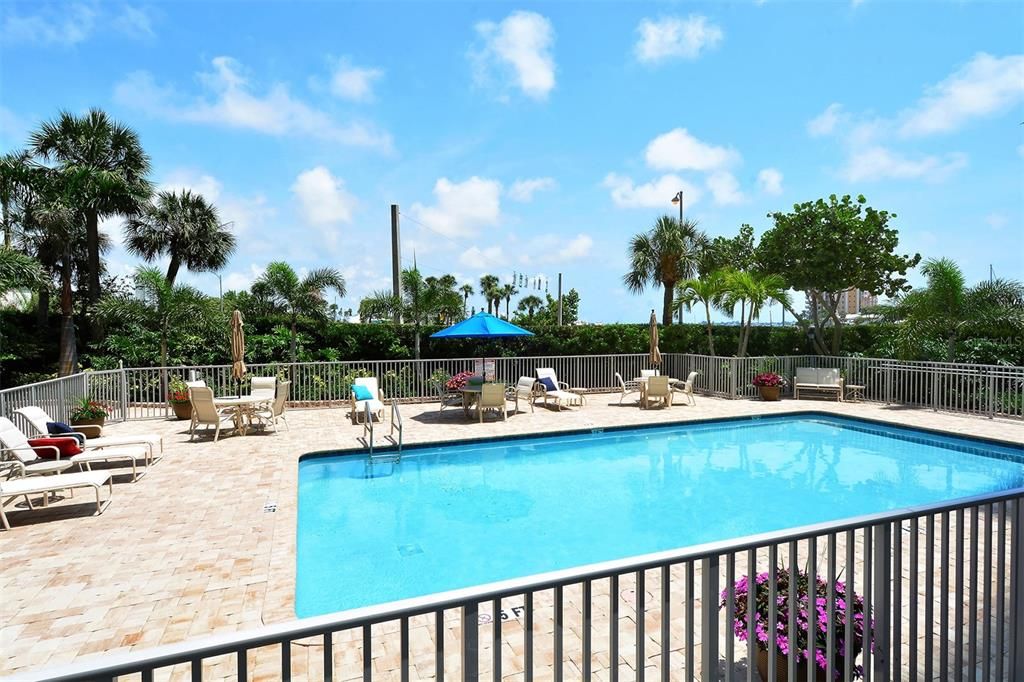 For Sale: $1,880,000 (2 beds, 2 baths, 1736 Square Feet)