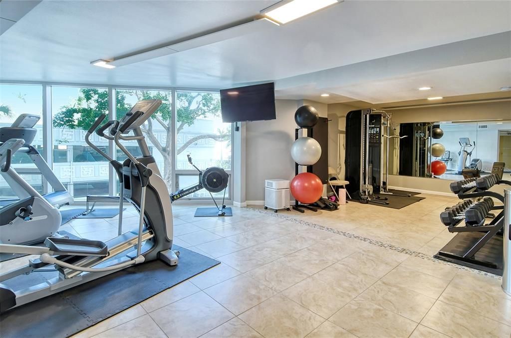 For Sale: $1,880,000 (2 beds, 2 baths, 1736 Square Feet)