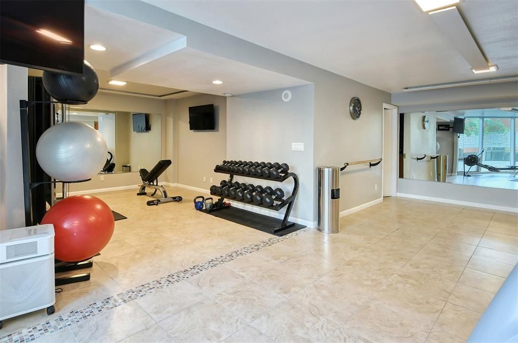 For Sale: $1,880,000 (2 beds, 2 baths, 1736 Square Feet)