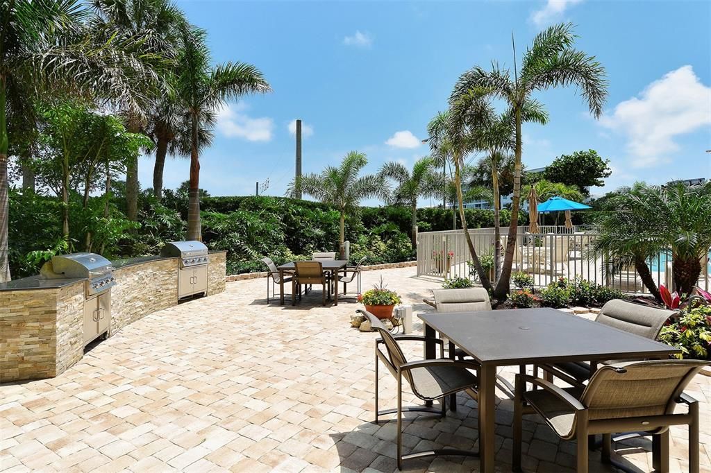 For Sale: $1,880,000 (2 beds, 2 baths, 1736 Square Feet)