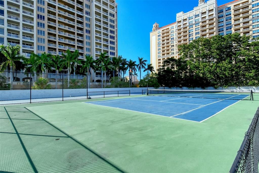 For Sale: $1,880,000 (2 beds, 2 baths, 1736 Square Feet)