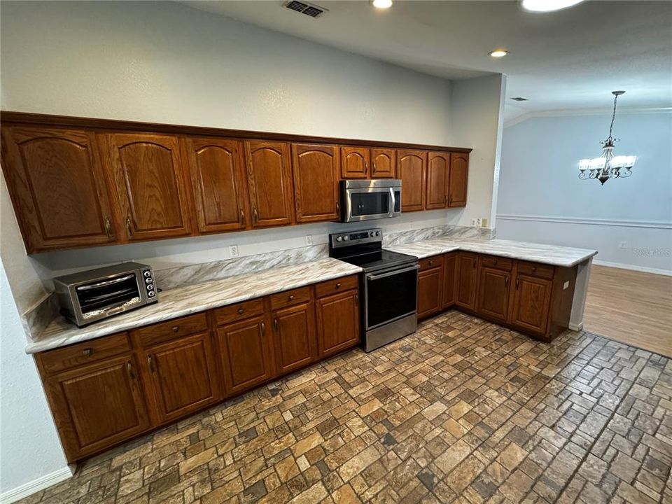 For Rent: $1,750 (2 beds, 2 baths, 1884 Square Feet)