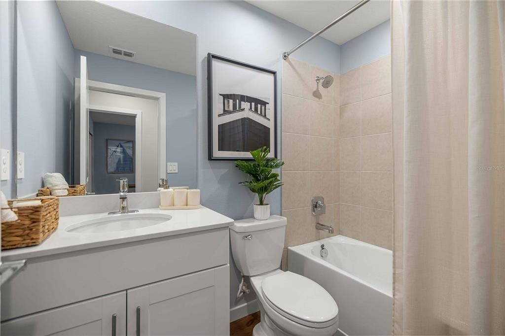 For Sale: $216,140 (3 beds, 2 baths, 1339 Square Feet)