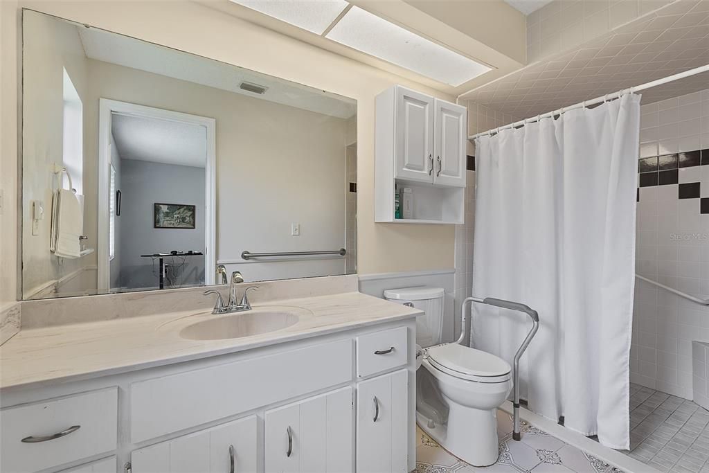 For Sale: $299,900 (3 beds, 2 baths, 1515 Square Feet)