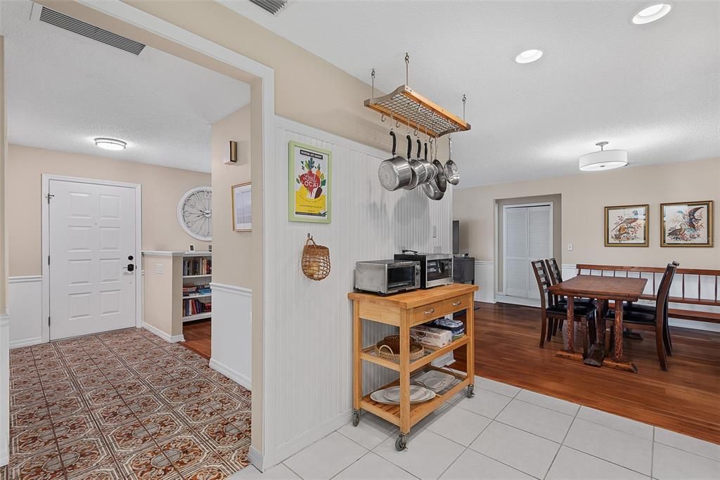 For Sale: $299,900 (3 beds, 2 baths, 1515 Square Feet)