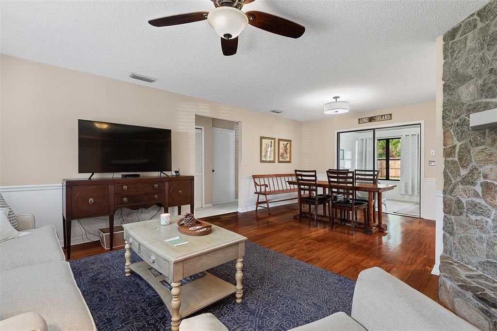 For Sale: $299,900 (3 beds, 2 baths, 1515 Square Feet)