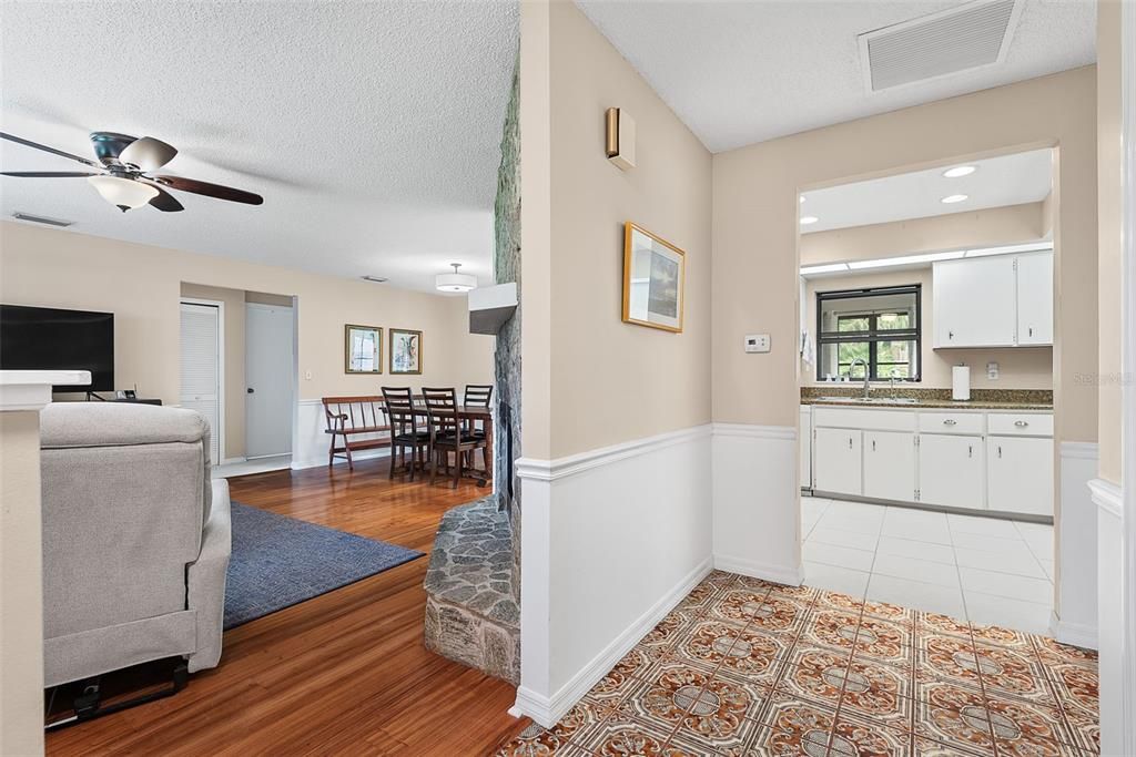 For Sale: $299,900 (3 beds, 2 baths, 1515 Square Feet)