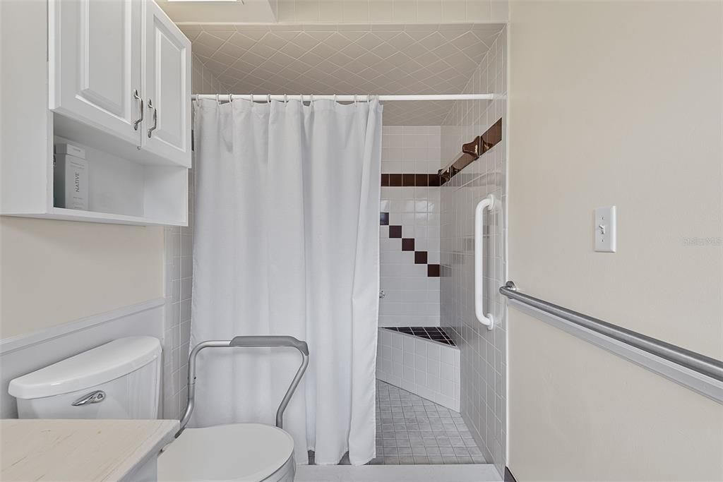 For Sale: $299,900 (3 beds, 2 baths, 1515 Square Feet)