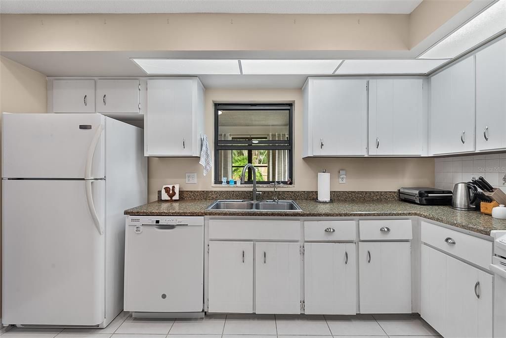 For Sale: $299,900 (3 beds, 2 baths, 1515 Square Feet)