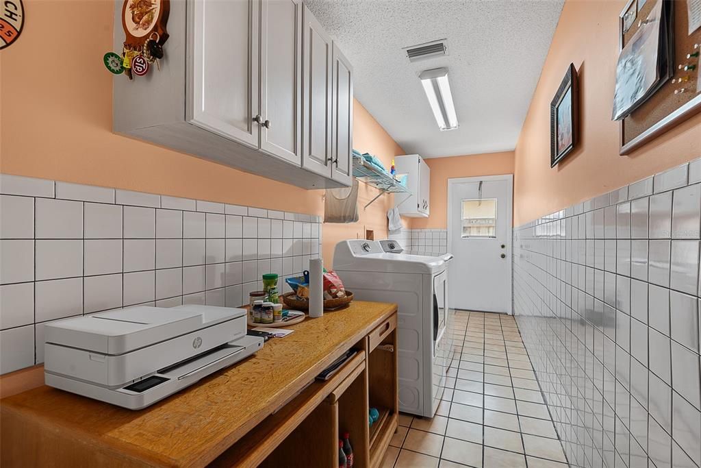 For Sale: $299,900 (3 beds, 2 baths, 1515 Square Feet)