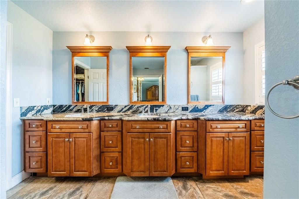 For Sale: $450,000 (3 beds, 2 baths, 2352 Square Feet)