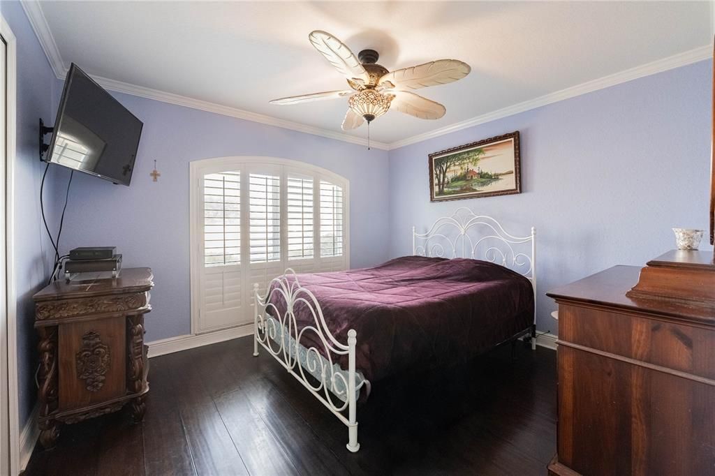 For Sale: $450,000 (3 beds, 2 baths, 2352 Square Feet)