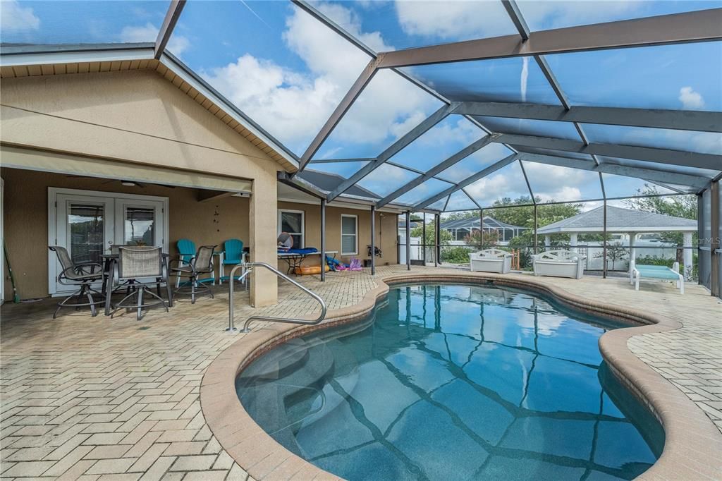 For Sale: $450,000 (3 beds, 2 baths, 2352 Square Feet)