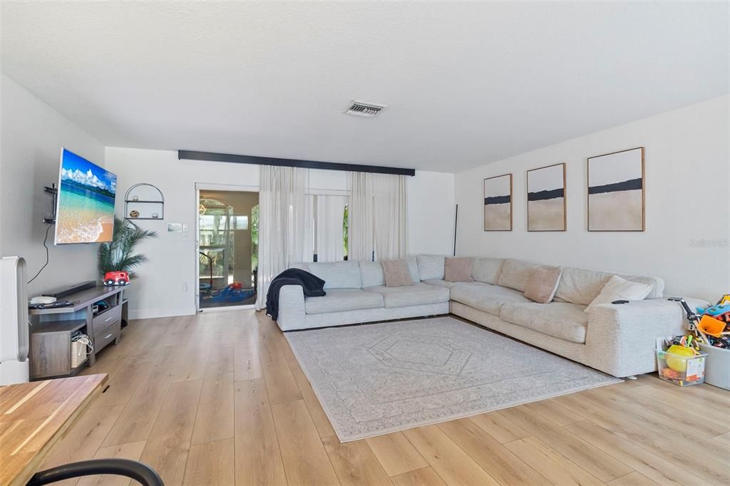 В аренду: $3,200 (3 спален, 2 ванн, 1685 Квадратных фут)