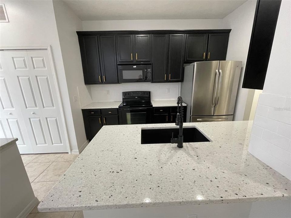 En Venta: $349,900 (2 camas, 2 baños, 1270 Pies cuadrados)