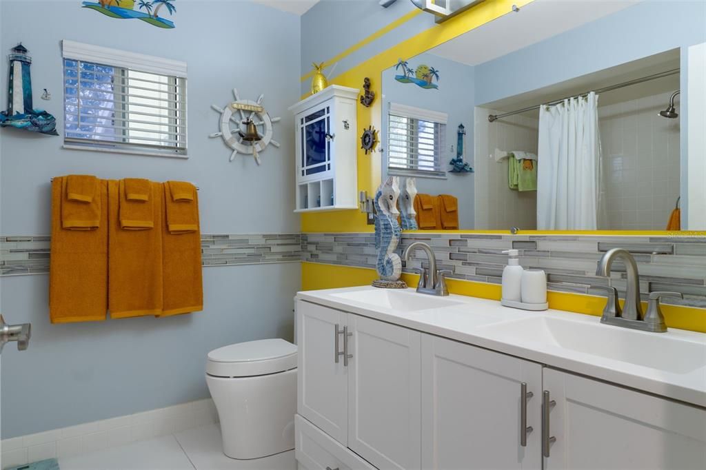 For Sale: $199,900 (2 beds, 2 baths, 1008 Square Feet)