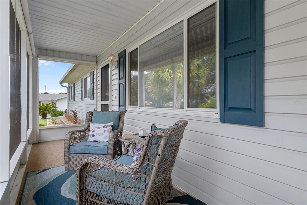 For Sale: $199,900 (2 beds, 2 baths, 1008 Square Feet)