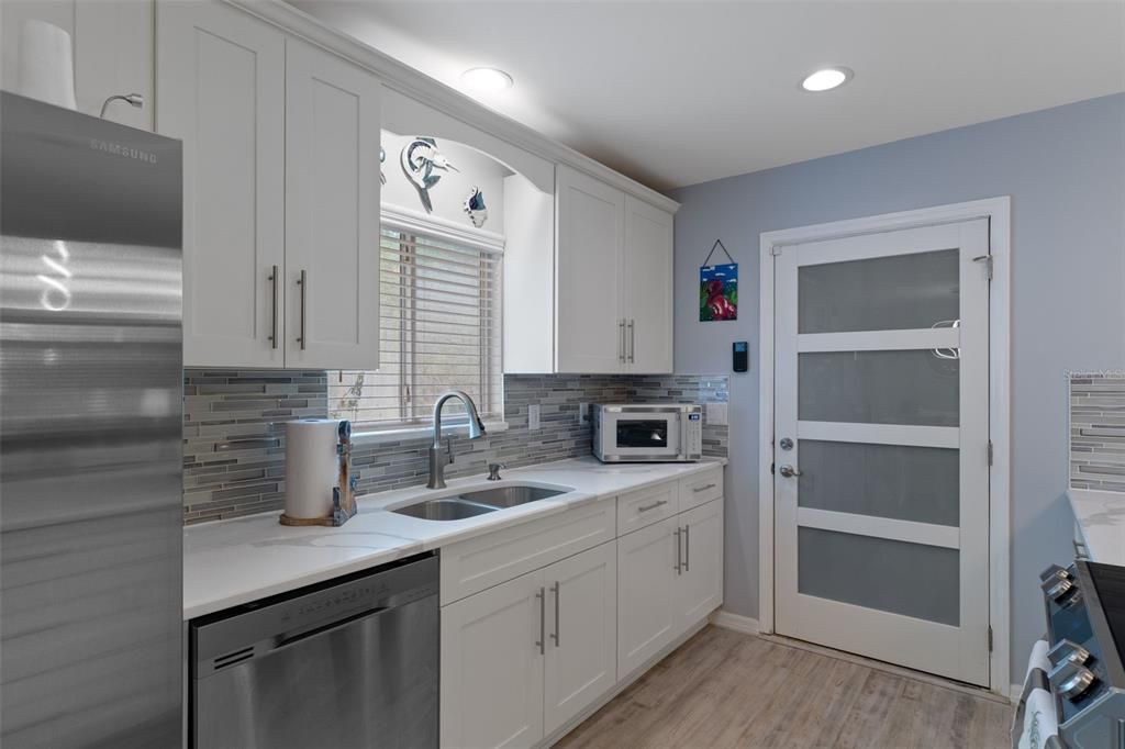 For Sale: $199,900 (2 beds, 2 baths, 1008 Square Feet)