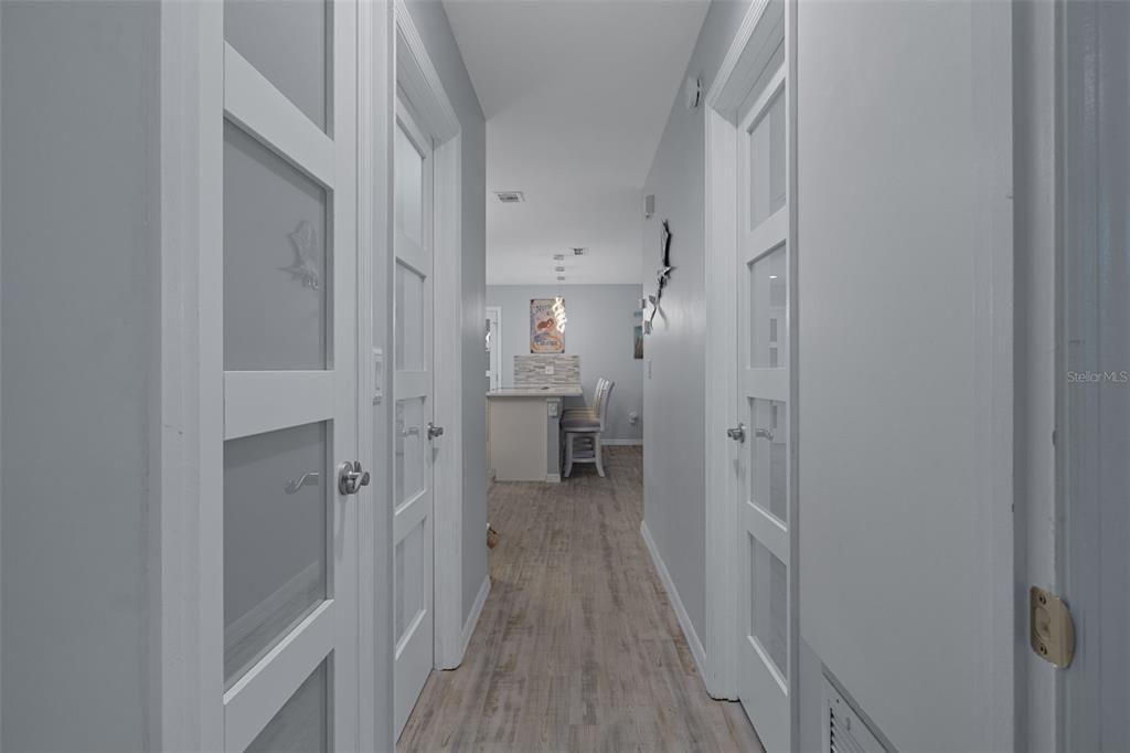 For Sale: $199,900 (2 beds, 2 baths, 1008 Square Feet)
