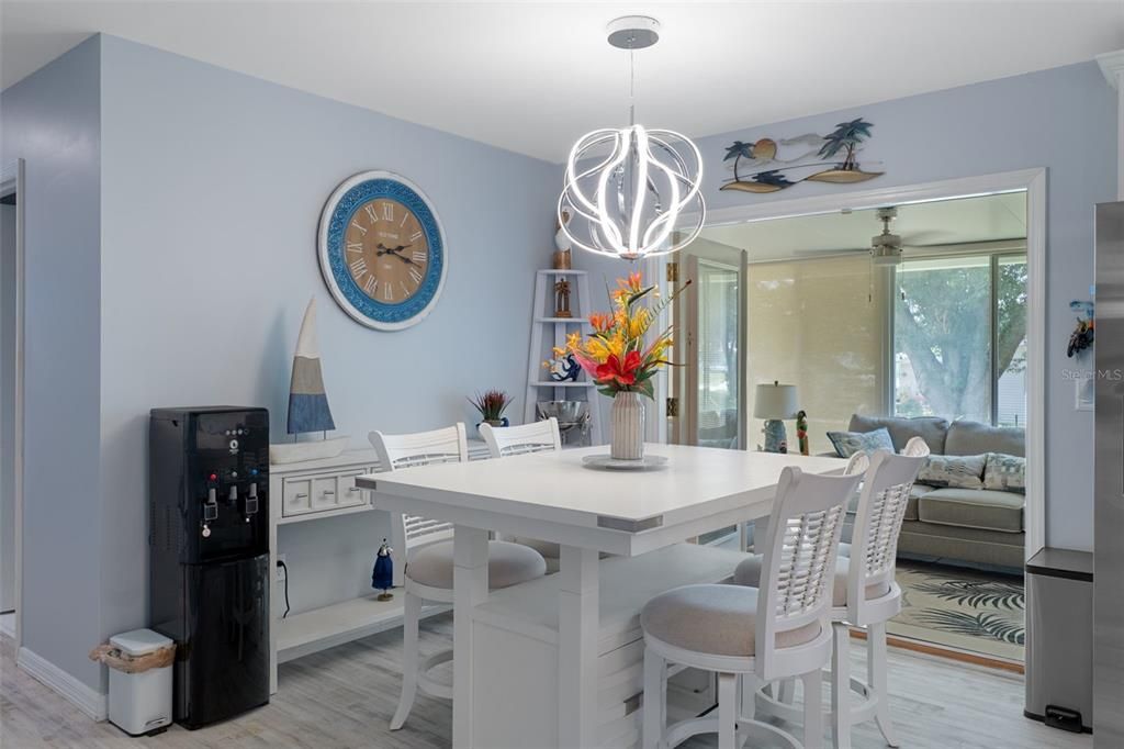 For Sale: $199,900 (2 beds, 2 baths, 1008 Square Feet)