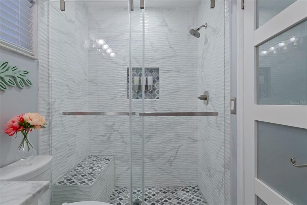 For Sale: $199,900 (2 beds, 2 baths, 1008 Square Feet)