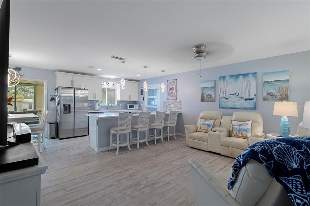 For Sale: $199,900 (2 beds, 2 baths, 1008 Square Feet)