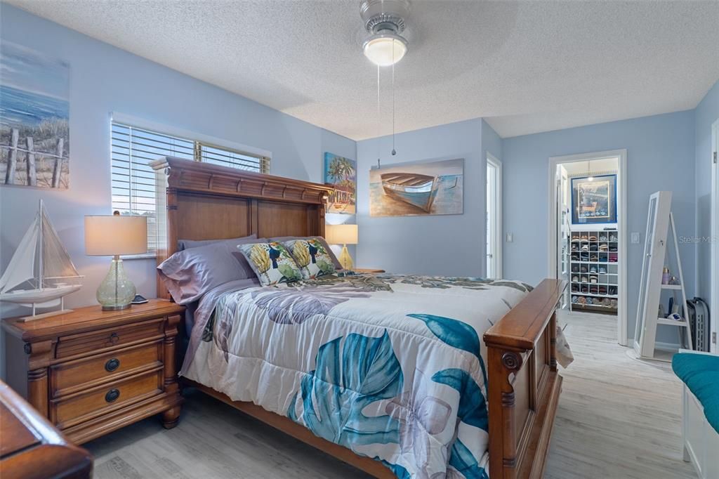 For Sale: $199,900 (2 beds, 2 baths, 1008 Square Feet)