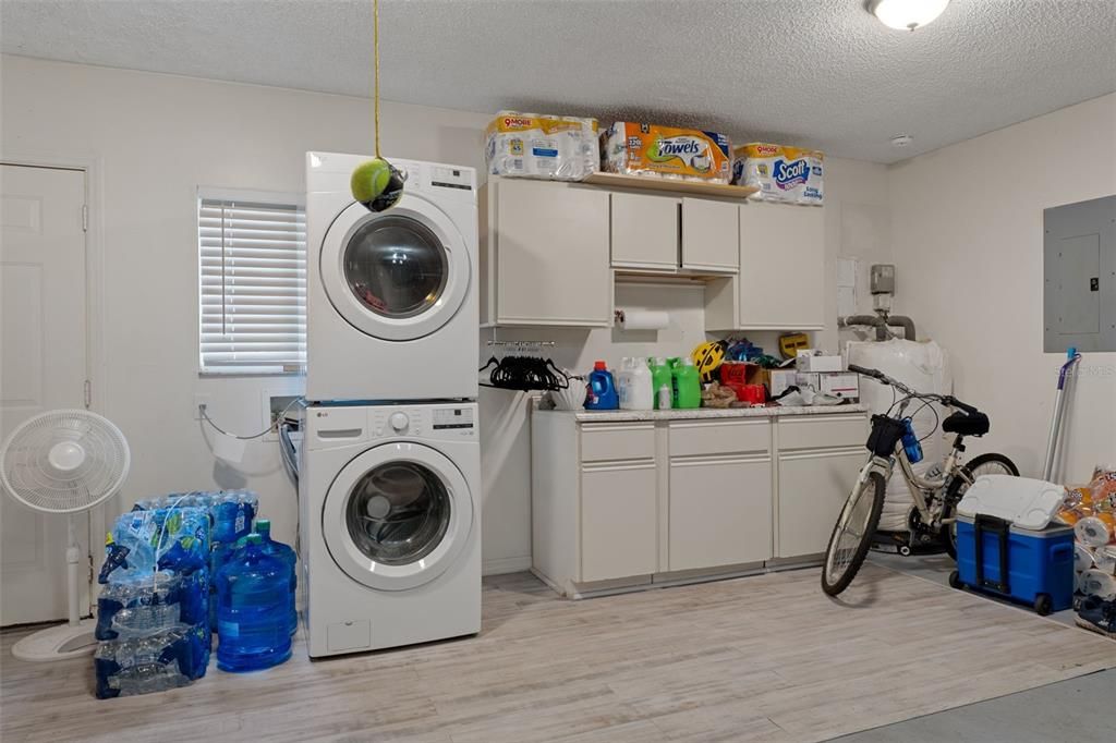 For Sale: $199,900 (2 beds, 2 baths, 1008 Square Feet)