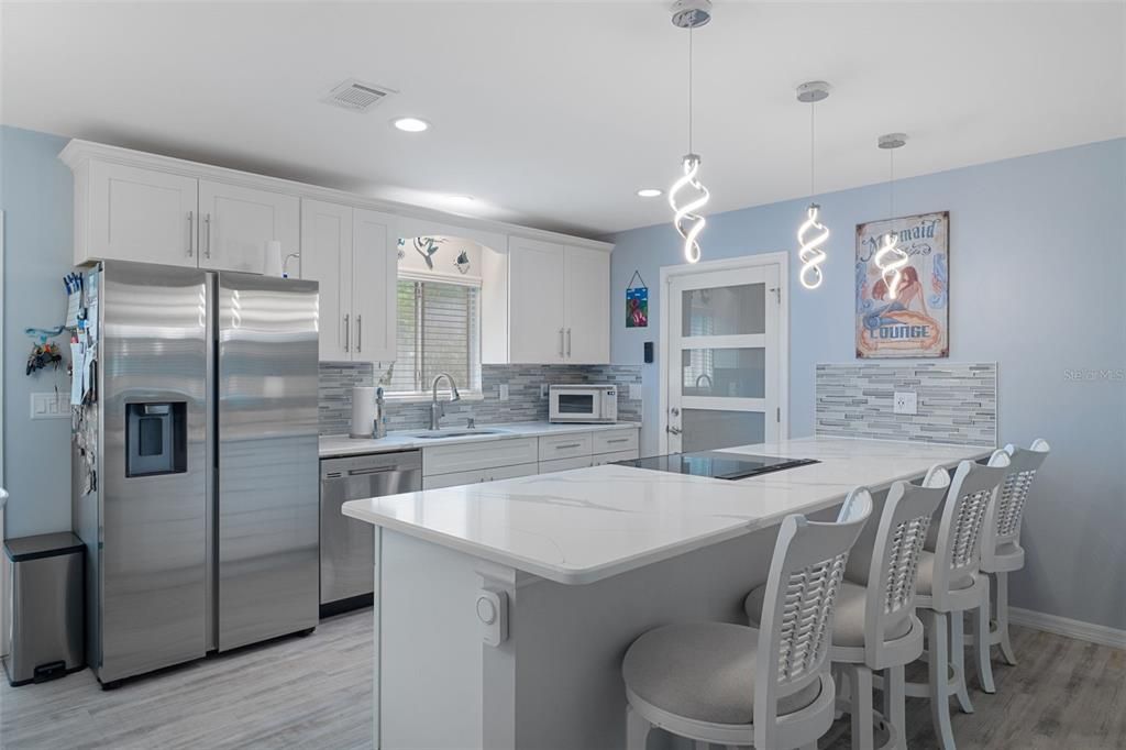 For Sale: $199,900 (2 beds, 2 baths, 1008 Square Feet)