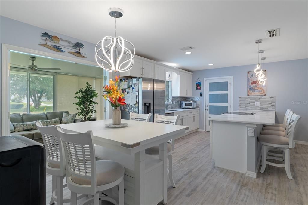 For Sale: $199,900 (2 beds, 2 baths, 1008 Square Feet)