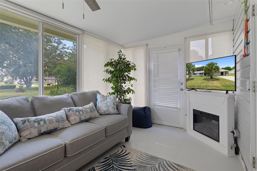 For Sale: $199,900 (2 beds, 2 baths, 1008 Square Feet)