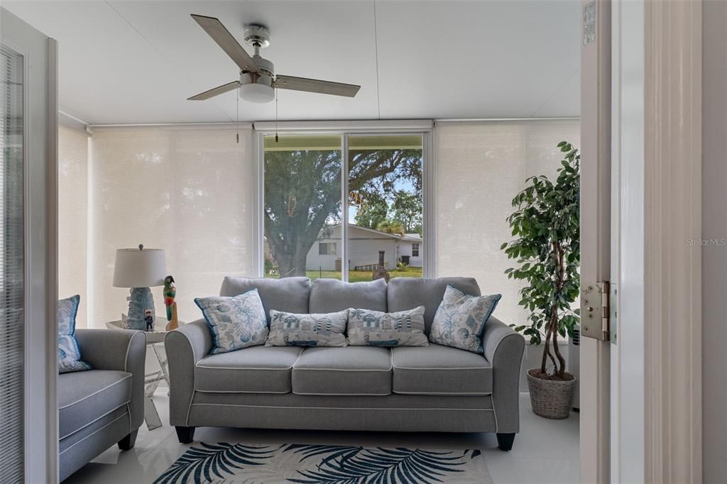 For Sale: $199,900 (2 beds, 2 baths, 1008 Square Feet)