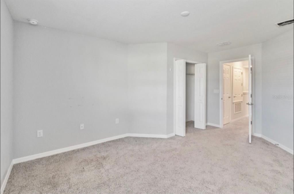 For Rent: $950 (1 beds, 1 baths, 1713 Square Feet)