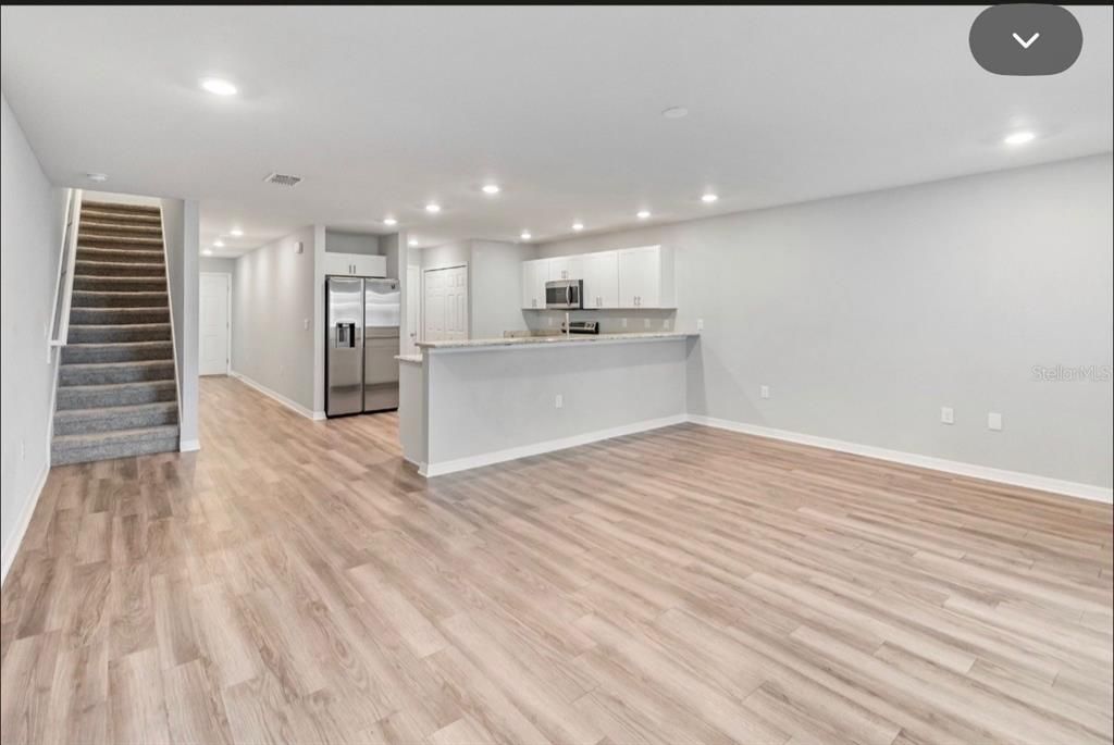 For Rent: $950 (1 beds, 1 baths, 1713 Square Feet)