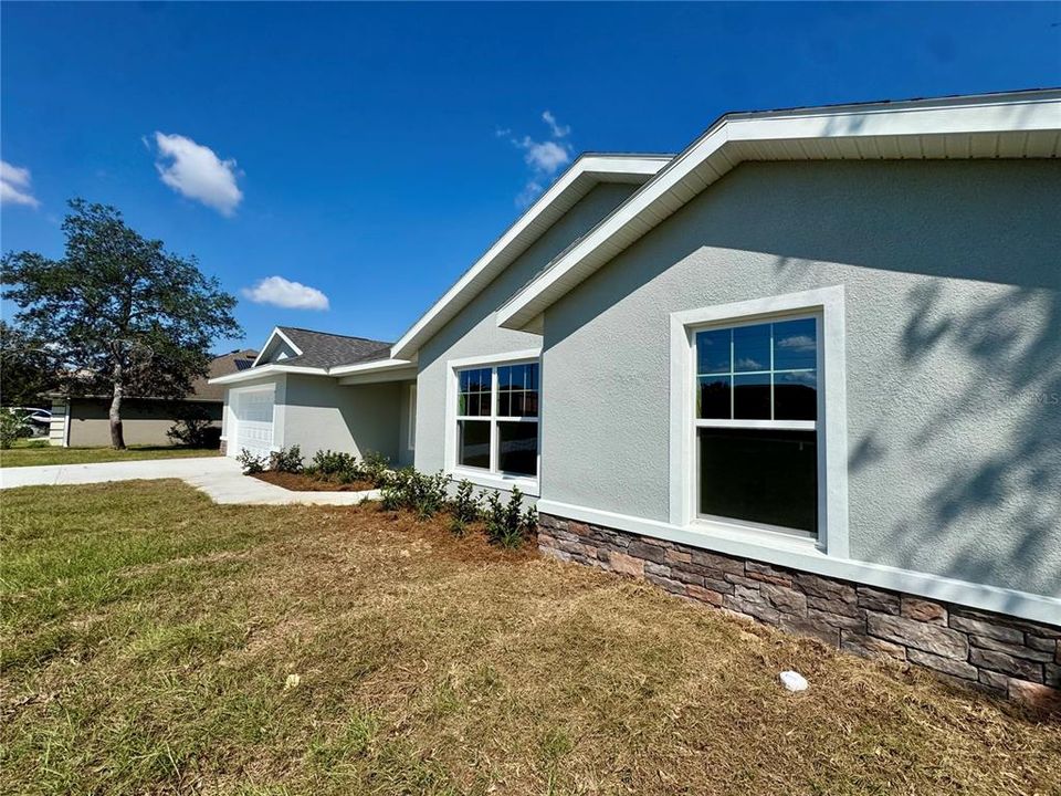 For Sale: $385,000 (4 beds, 2 baths, 1927 Square Feet)