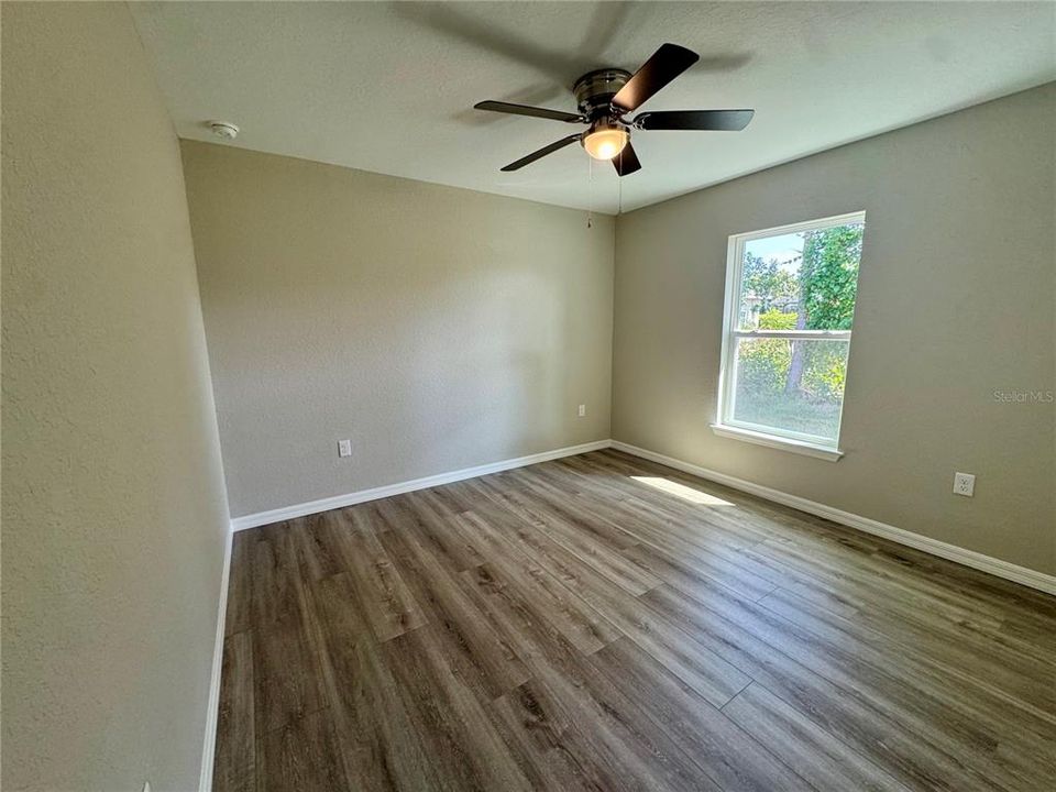 For Sale: $385,000 (4 beds, 2 baths, 1927 Square Feet)