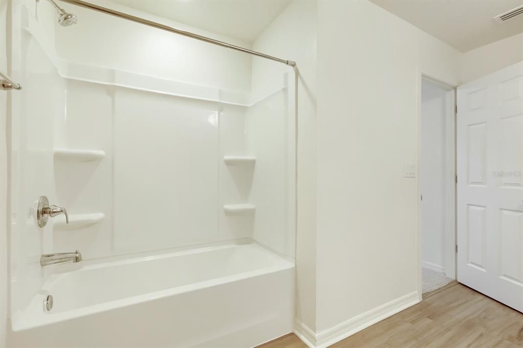 En Venta: $395,000 (4 camas, 2 baños, 2107 Pies cuadrados)