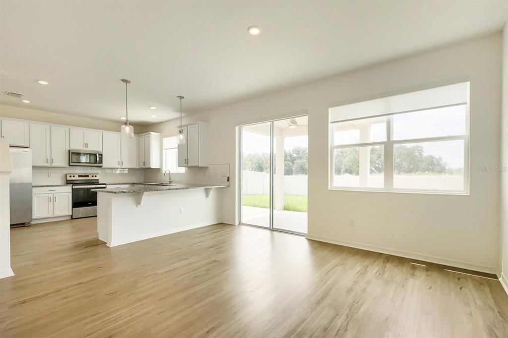 En Venta: $395,000 (4 camas, 2 baños, 2107 Pies cuadrados)