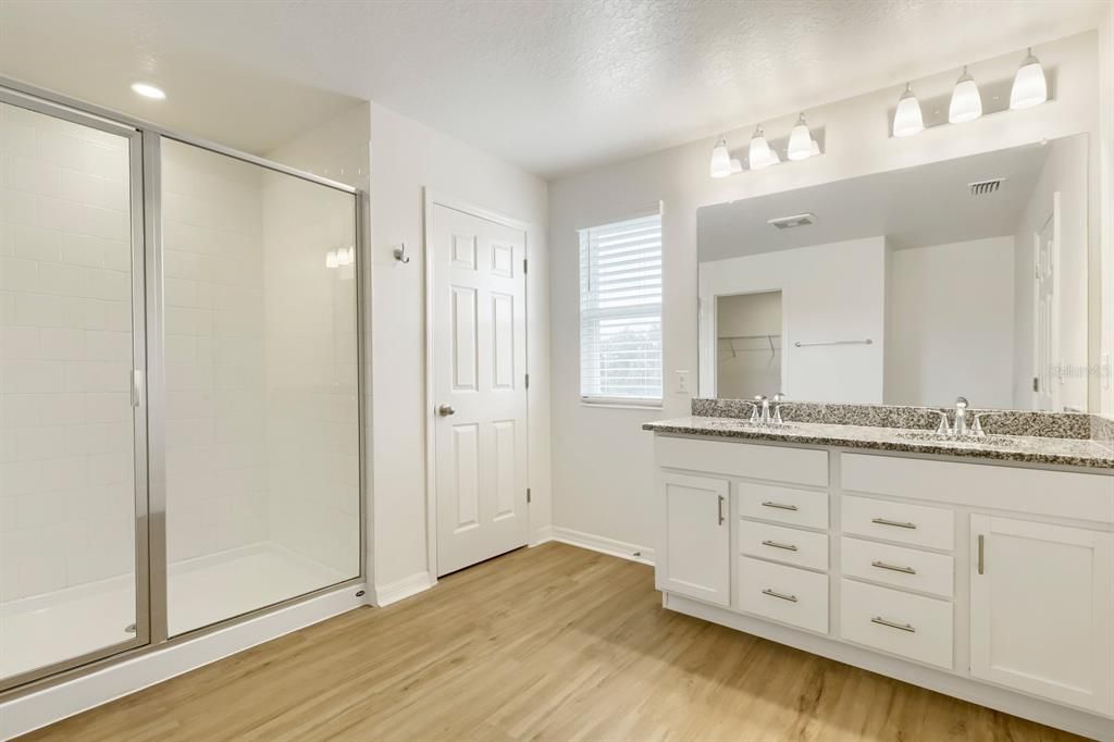 En Venta: $395,000 (4 camas, 2 baños, 2107 Pies cuadrados)