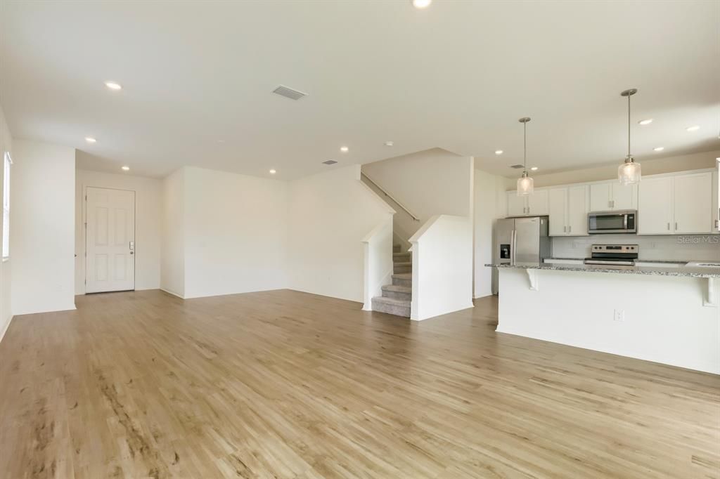 En Venta: $395,000 (4 camas, 2 baños, 2107 Pies cuadrados)