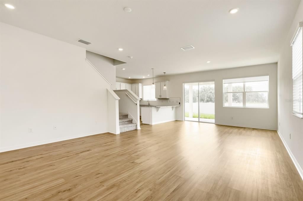 En Venta: $395,000 (4 camas, 2 baños, 2107 Pies cuadrados)