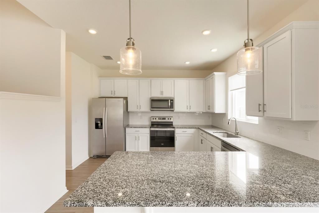 En Venta: $395,000 (4 camas, 2 baños, 2107 Pies cuadrados)