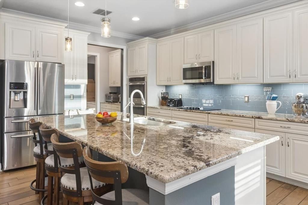 For Sale: $880,000 (5 beds, 4 baths, 3316 Square Feet)