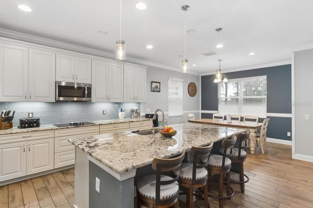 For Sale: $880,000 (5 beds, 4 baths, 3316 Square Feet)