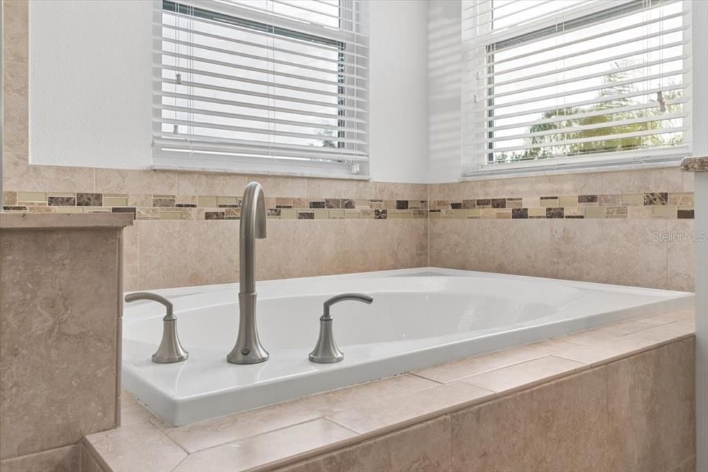 For Sale: $880,000 (5 beds, 4 baths, 3316 Square Feet)