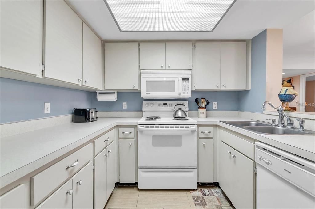 For Rent: $2,000 (2 beds, 2 baths, 1380 Square Feet)